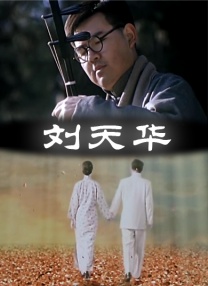 他扒开我的内裤把舌头放进去